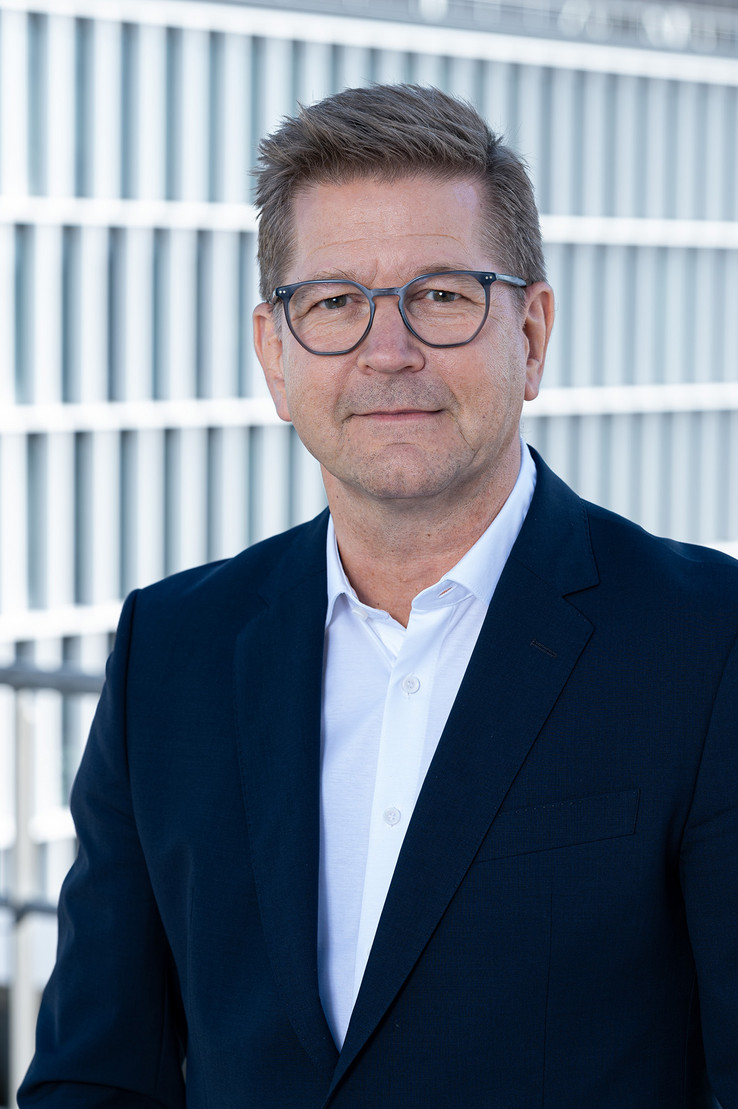 Bernd Schewior, Senior Vice President Professional Services Global